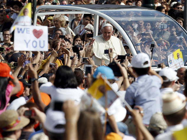 Giovani, immigrati e anziani: le battaglie di Papa Francesco