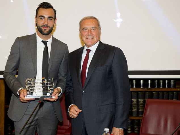 "Sa parlare agli adolescenti", Marco Mengoni premiato in Senato - Foto
