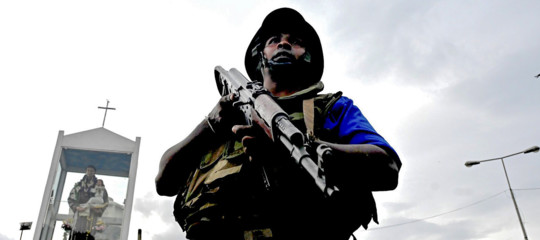 Sri Lanka esplosivi e bandiera Isis