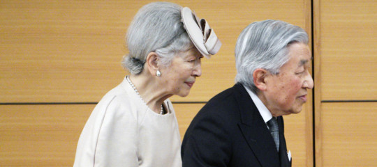 giappone imperatore abdica
