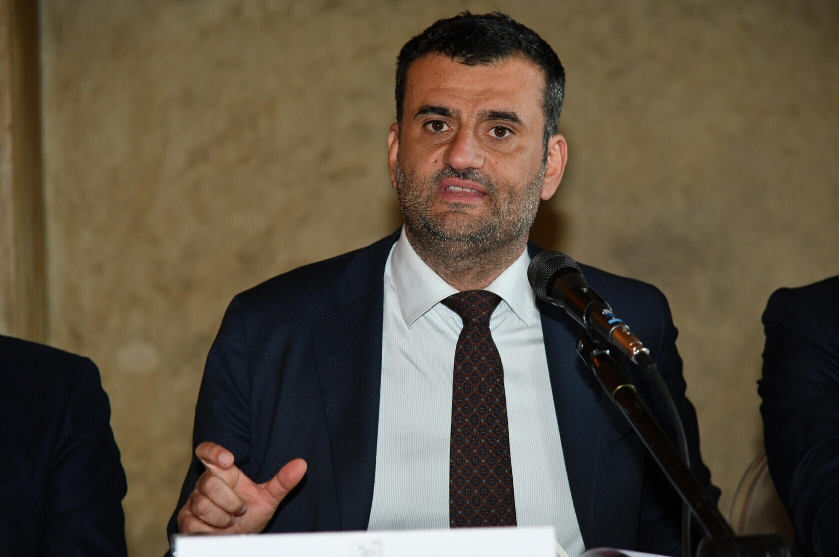 Decaro scioglie la riserva, "pronto a candidarmi"