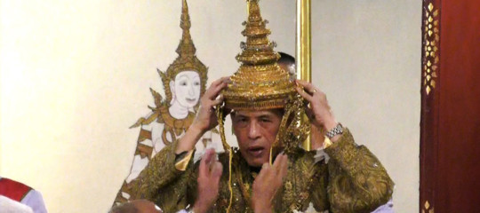 Thailandia Rama X ufficialmente incoronato re