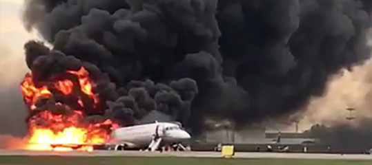 mosca incendio aereo morti
