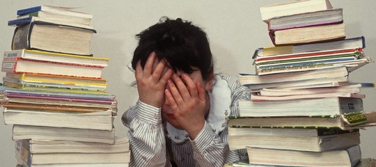 siena nuda davanti scuola atti osceni