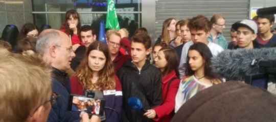 europee giovani occupano parlamento