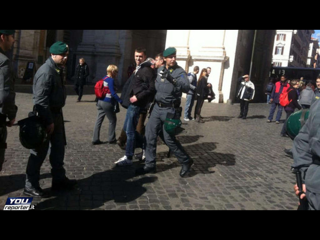 Oggi la Lega a Roma, ieri prime contestazioni in piazza del Popolo anti-Salvini: tensione e feriti - Foto