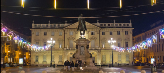 giovane Cade statua Torino