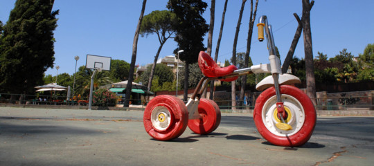 rubare giocattoli a bambino reato