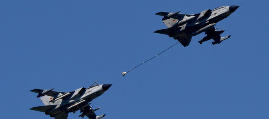 aereo rientra scortato da caccia passeggera esagitata