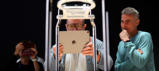 iphone apple joni ive