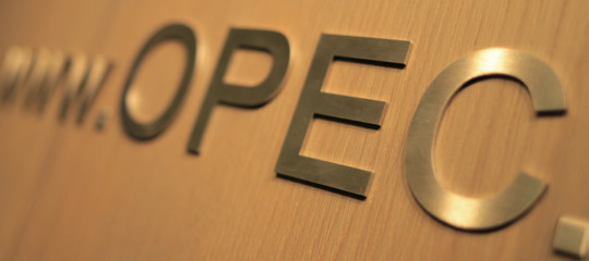 Petrolio: Opec Plus, approvata estensione tagli produzione ...