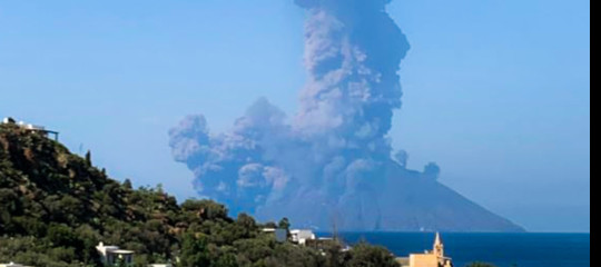esplosioni lava stromboli vulcano