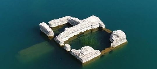 riemerge citta sommersa lago turchia
