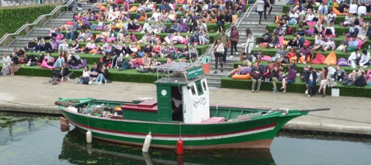 barcone migranti lampedusa opera arte