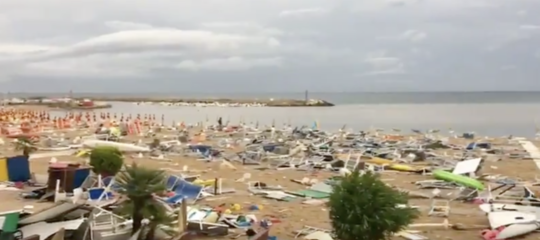 Lunga velocità di appuntamenti sulla spiaggia