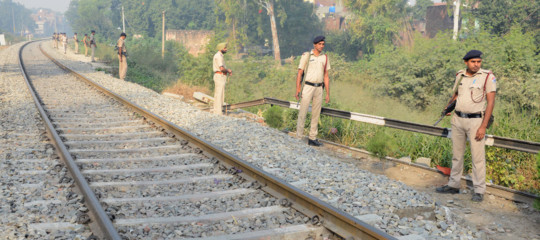 incidente treno pakistan