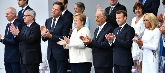 macron scontri parigi gilet gialli