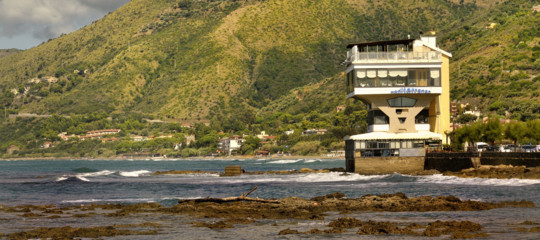 case abusive demolizioni coste italiane