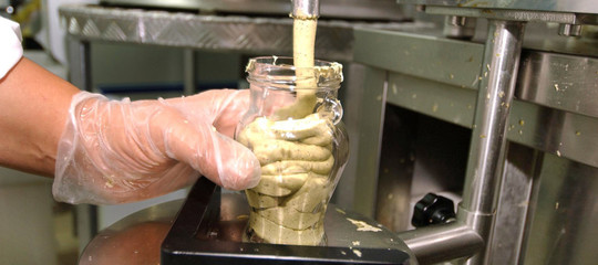 ladro barattoli pesto pistacchio