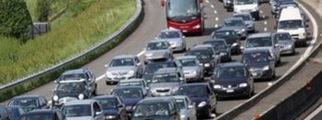 I dati che raccontano quanto traffico c'è in Italia (e quanto tempo perdiamo)