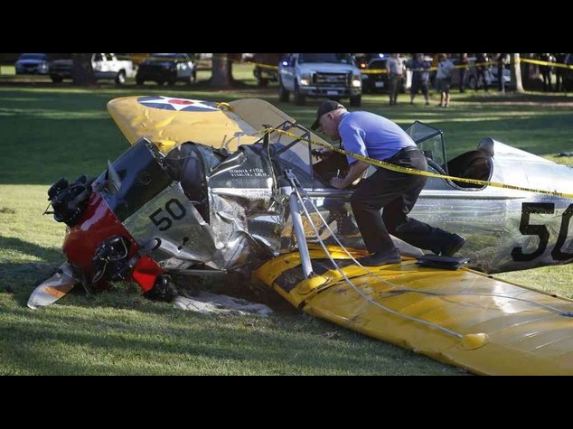Harrison Ford si schianta con aereo "ha evitato una strage"