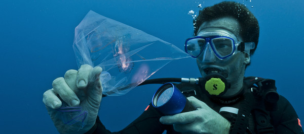 Le alternative alla plastica inquinano (e non bisogna abusarne)