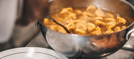 tortellini carne pollo bologna