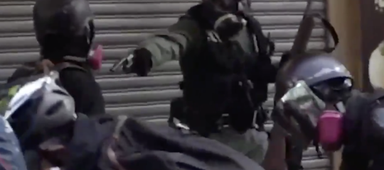 hong kong proteste sparo manifestante
