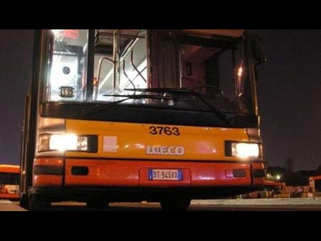 Autista bus accoltellato alla periferia di Roma
