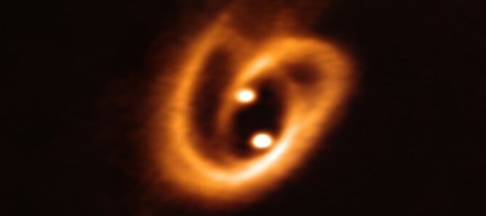 pretzel cosmico stelle gemelle