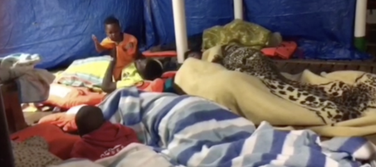 Migranti: Open Arms soccorre 40 persone, tra loro un bimbo e un neonato
