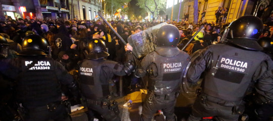 catalogna indipendenza scontri barcellona