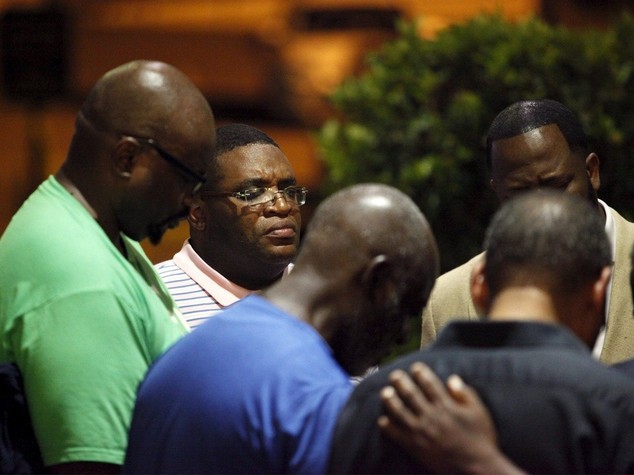 Usa:strage chiesa afroamericani 9 morti, caccia a 21enne bianco