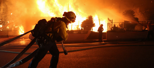 Incendi Oristanese resort evacuati