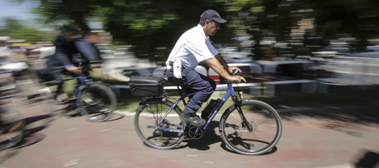 roma ciclabile handshake