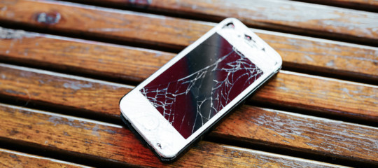 creato vetro indistruttibile smartphone