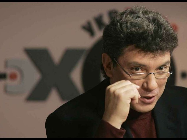 Omicidio Nemtsov: Mosca contro 'politicizzazione'. Fidanzata, "non ho visto i killer"