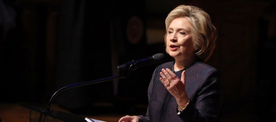 Hillary Clinton Zuckerberg dovrebbe pagare