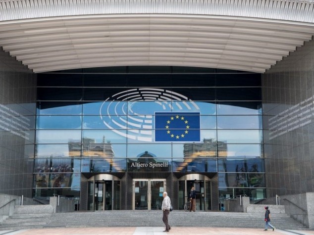 Grexit spaventa mercati, l'Ue si prepara all'emergenza