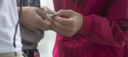 Droga tredicenne spacciava a scuola Macerata