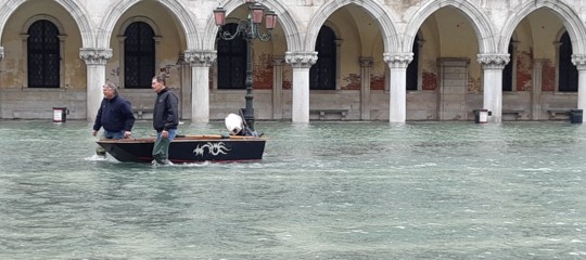 Venezia acqua alta piazza San Marco