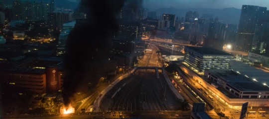 hong kong politecnico irruzione polizia