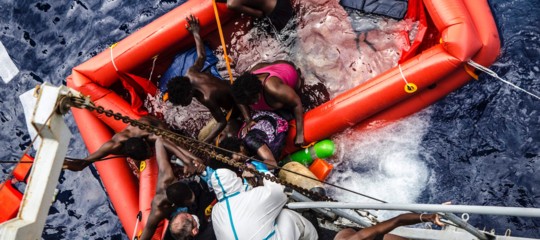 migranti naufragio lampedusa