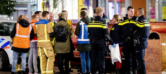attentato accoltellamento aja olanda