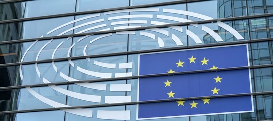 Mes Ue possibile rinvio firma trattato
