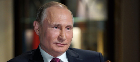 Russia Putin legge giornalisti agenti stranieri
