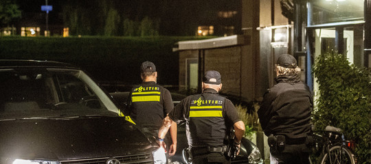 olanda scontri falo guerriglia incendi