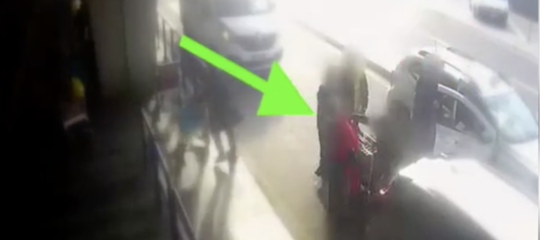 tassista pugno fiumicino video