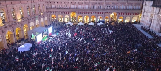 comizio bonaccini piazza maggiore bologna