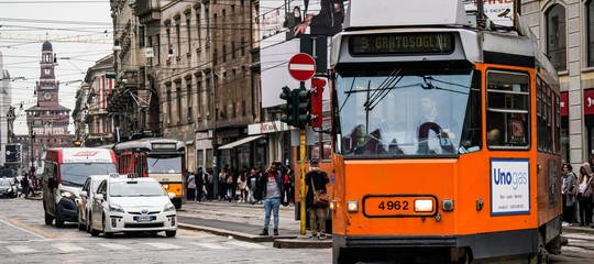 scontro tram camion milano coma